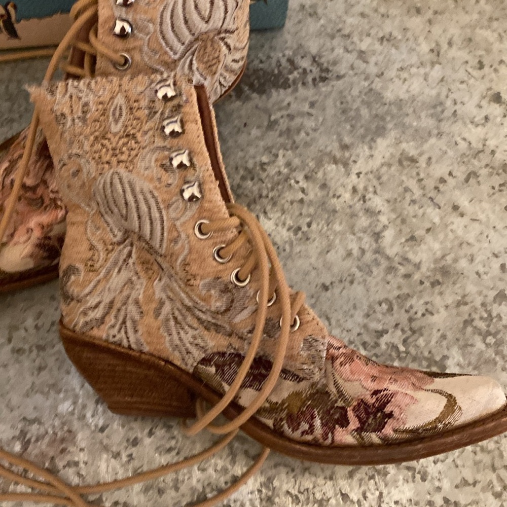 Jeffery Campbell Elmcroft RARE - Picture 2 of 5